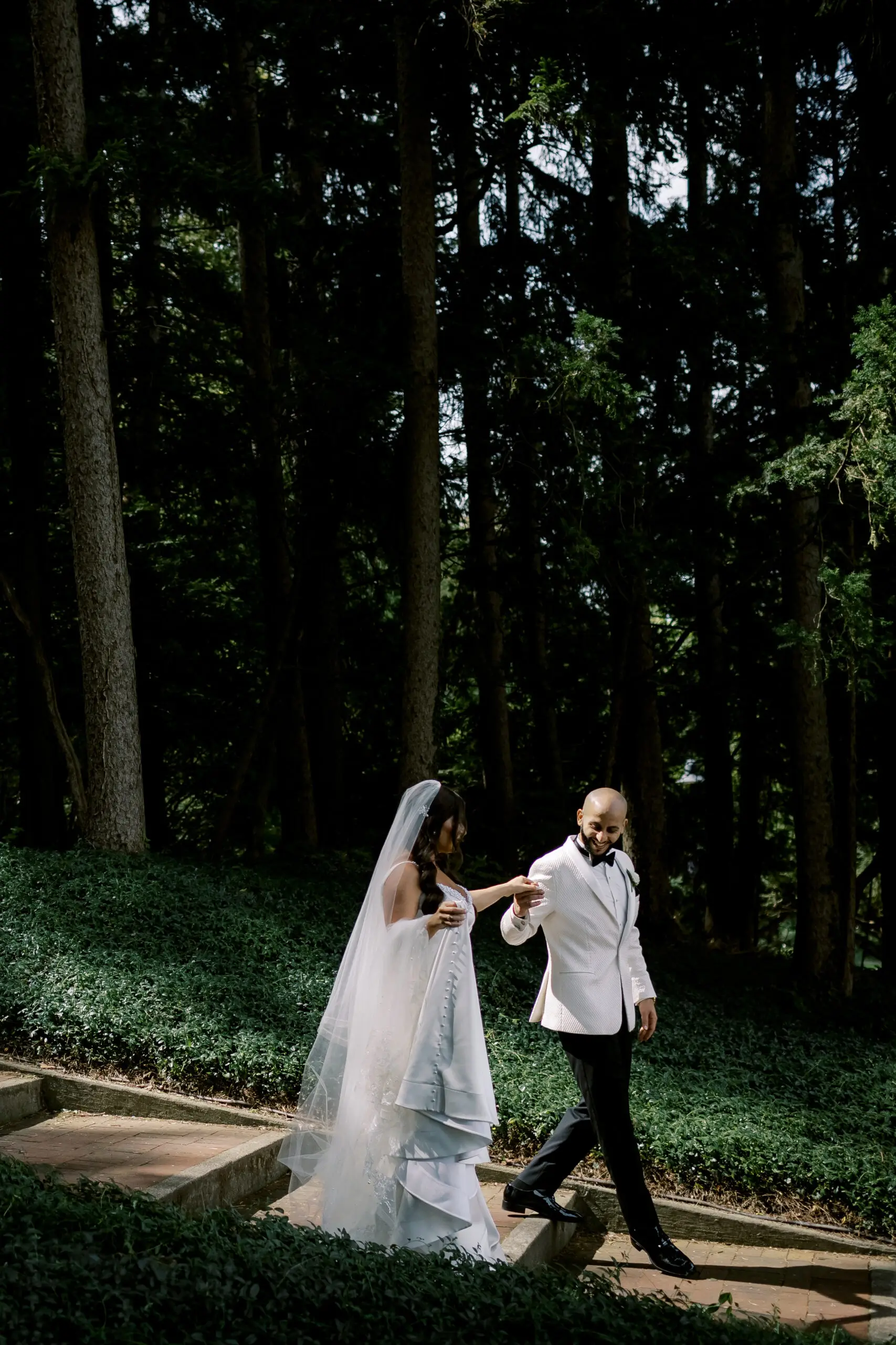 cranbrook-gardens-wedding couple.